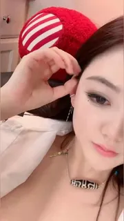 91社区热议作品：#主播 诸葛 第一粉穴网红女神 实拍