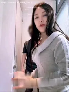 91社区热议作品：#主播 FansOne 可甜可坏反差台妹高颜值国产女优 李娜娜 付费私拍 道具自慰 吃鸡啪啪1 实拍