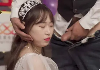 全网精选栏目：星空传媒XKQP57新婚之夜竟被老公的兄弟无套插入 精彩封面