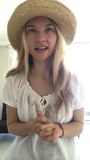 “我们击中了500个订户，哦，em geeeee !!!非常感谢大家，我非常感谢您在这里。\ n \ ni为y'all！ '我还考虑打开评论，但我想确保我对规则很清楚，因为超级明确和过度的肮脏谈话会变老。我想要在这里真实，真实的多层次连接。无论如何，如果我这样做，我会\ n \ nenjoy现在就发表了另一个帖子。("We hit 500 subscribers, oh em geeeee!!! Thank you so much to everyone, I am so grateful you’re  完整无删减版在线看