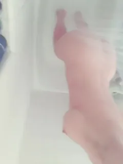 【全网精选】“早上好！和我一起洗个澡，开始你的驼峰一天！”("Good Morning! cum shower with me to start you hump day! ") 现场高清截图