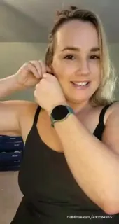 91视频推荐：“这是我准备拍摄YouTube视频。("This is me getting ready to film a YouTube video. 手机在线播放