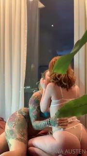 “间谍凸轮角度！巨型宝贝@ellahughesxxx，我在地板上有热气的女同性恋性……在一个看到我们的传球手向路人挥舞("Spy cam angle! Mega babe @ellahughesxxx and I having steamy lesbian sex on the floor... waving at a passer by who saw us  - 极具视觉冲击力的全网精选内容