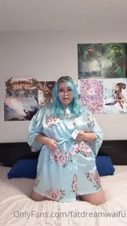 “看着我把一切都拿走了☺️\别忘了小费！”("Watch me take it all off ☺️\nDon't forget to tip!") 最新更新资源合集