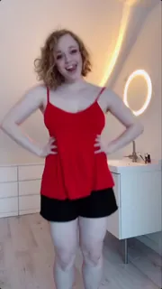 91视频推荐：“还有另一个不适当的tiktok翻拍 手机在线播放