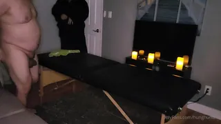 “请求视频。按摩店真实。”("A request video.  Massage parlor realness.") - 高清在线观看