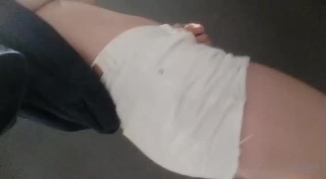 91社区热议作品：“今天坐在咖啡馆里时，服务员登上了孩子。("Bugün kafede otururken garson çocuğa inanılmaz yükseldim. Dayanamayıp tuvalete çıkıp boşaldım. Ahahaha sesim dışardan duyuldu sanırım, çıktığımda kizlar gülüyordu") 实拍