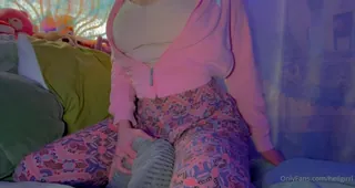 全网精选栏目：“ POV：我从瑜伽休息一下，坐在你的腿上和暨上；）”("POV : I took a break from yoga to sit on your lap and cum ;)") 精彩封面