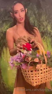 “您似乎已经收集了一些好的信息！！……好吧，除了您在她的伪装 * eyeroll * ehhe的时间做白日梦之外，下一步的冒险家是什么？”("You seem to have gathered some good information!!.... well besides the time you spent daydreaming about Rosie in her disguise *eyeroll* ehhe but what's the next move adventurer??") 优质原创视频在线直达