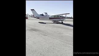 全网精选精选视频：“在私人飞机上拍摄了一个独奏的高潮视频！我必须加入英里高的俱乐部！后来，我稍后给飞行员打手枪。要永远保持，您要做的就是提示$ 5！”("Filmed a solo squirting orgasm video in a private plane! I got to join the mile-high club! Afterwards, I gave the pilot a handjob in his hangar later. \n\nIf you would like this video sen 完整版