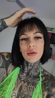 “我在新的内衣上暨了”("I got cum on my new lingerie  - 高清在线观看