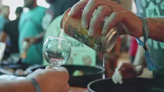 “ Bent Paddle Brewing精酿啤酒评论|用Allie Rae \ nhappy Hump Day点击，以荣誉@allieraetv有三杯啤酒即可出现！快来看看她在Bent Paddle Brewing精酿啤酒上的评论。\ nwatch更多：of.tv /tap-that-with-allie-rae \ nonlyfans.com/allieraetv“("Bent Paddle Brewing Craft Beer Review | Tap That with Allie Rae \nH - 1080P超清画质展示图