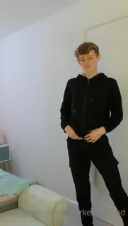 正在播放：“即使我喜欢白色内衣的纯真和纯洁，也有来自英格兰的早上好；有时候我会想着性感和顽皮的黑色 (全网精选频道)