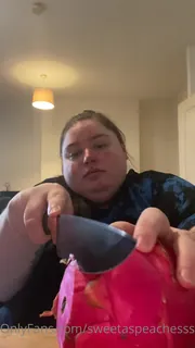 “不是我通常的内容，而是想我会分享！我今天以7英镑（！）购买了这款龙果，在英国不经常看到这些龙果，想尝试很久以来！外观，我今天没有完成！("Not my usual content but thought I’d share! I bought this dragonfruit for £7 (!) off the market today, don’t see these in the UK very often and have wanted to try for ages! \nPlease exc - 1080P超清画质展示图