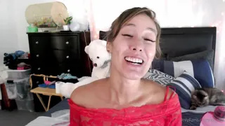 “吮吸公鸡的同时，恋物癖！”("Braceface fetish while sucking your cock!") 完整无删减版在线看