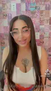 全网精选精选视频：“我需要一个新的脚凳，你愿意拿这份工作吗？”("I need a new footstool, are you willing to take the job?") 完整版