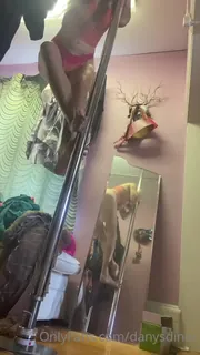 “*只是在我的杆子上玩* - 极具视觉冲击力的全网精选内容