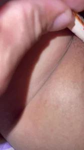 91社区热议作品：骚逼老婆，打火机插逼 实拍