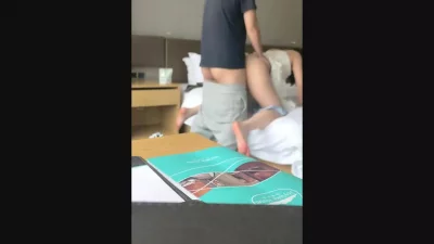 91社区热议作品：约操短发良家感十足的少妇 实拍