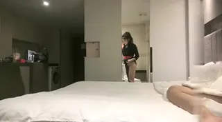 9UU站精选视频：探花。黑丝空姐制服外围妹 完整版