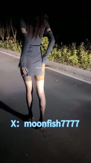 黑丝高跟小骚逼户外露出 手机浏览器流畅观看预览