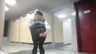 猫咪av站栏目：黑丝骚逼户外自慰ie 精彩封面