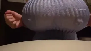 猫咪av站栏目：超级巨乳小骚货 精彩封面