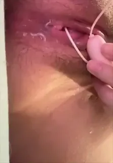 猫咪av站栏目：近拍母狗小穴自慰 精彩封面