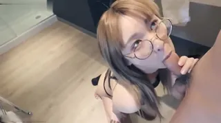 口爆后入眼镜小骚逼 优质原创视频在线直达