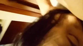 土豪酒店各种花招玩稚嫩漂亮的大学干女儿,电动机器炮都用上了,妹子被折磨的一次次高潮,操完后还把她B毛给刮了! 玩家亲测好评资源