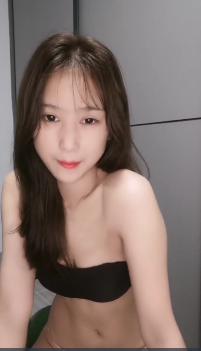 猫咪av站精选视频：甜美20小妹新人來襲！大長腿和炮友操逼，靈活小舌頭舔屌，跪在椅子上後入美臀 完整版