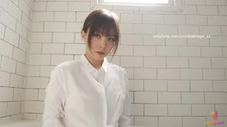 在公司厕所自慰 - 高清在线观看