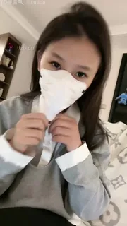 猫咪av站高分作品推荐：口罩姐姐聊天