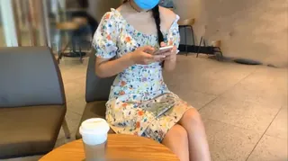 91社区热议作品：惊险！塞着跳蛋去喝咖啡，震动的双腿受不了，带去酒店干的求饶 实拍