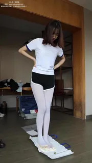 91视频官方收录：积分限定作品 NO.008 小甜豆-皮鞋、厚白丝、踩奶油蛋糕剧情