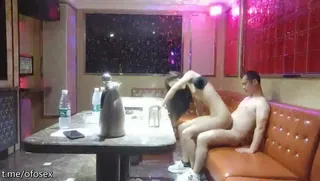 【#歌厅探花】歌厅唱K激情，双人跳舞撩起衣服揉捏，扒掉内裤按头口交，张开双腿沙发上猛操 - 高清流媒体极速加载