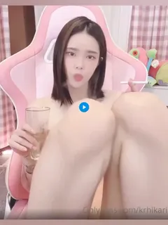 #girlcrush_yukaLPL前职业选手WE大舅子前妻【yuka金提莫】  自拍自慰 - 高清流媒体极速加载