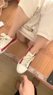 #破处 #嫩从上到下就一个嫩字，喊来家中啪啪，小穴又紧水又多随便抠插 少女破处 嫩穴 手机浏览器流畅观看预览