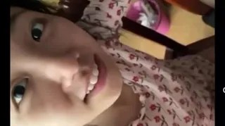 大三学妹对我的蛋蛋很好奇 - 高清流媒体极速加载