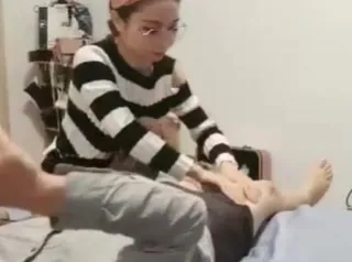 正在播放：按摩少妇一开始顾及男朋友 不愿意 后面软磨硬泡还是服从了。 (猫咪av站频道)