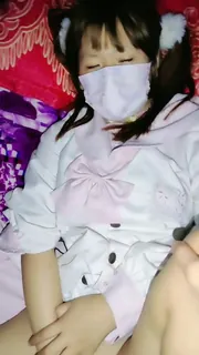 【猫咪av站】直播_双马尾萝莉嫩妹子，毛毛挺浓密第一视角抽插 现场高清截图