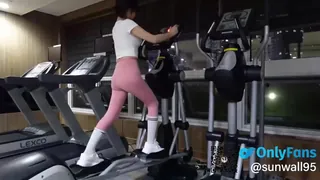 91社区热议作品：#韩善月 在健身房被私教内射 实拍