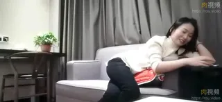 【猫咪av站】足浴會所撩妹良家女技師 到酒店開房啪啪 偷拍沙發幹到床上‘ 现场高清截图