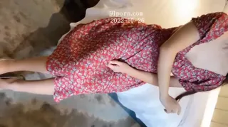 猫咪av站高分作品推荐：重磅！碎花连衣裙的同事，欲拒还迎也太骚了