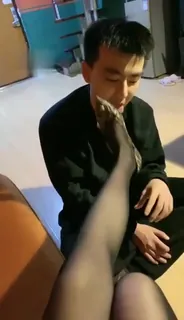 猫咪av站精选视频：黑丝贵妇用美脚调教小奶狗 #桑野 #扶桑各种足控调教，辱骂，玩狗，合集4 完整版