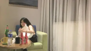 正在播放：泡良达人【哥不是那样人】酒吧带回两个美女，酒精刺激下，敞开心扉的同时也要肉体_ (猫咪av站频道)