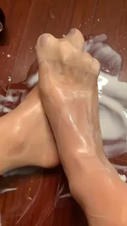 91社区热议作品：#星月 #足控 #淫语各种淫语模拟足交肥皂 实拍