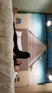 猫咪av站高分作品推荐：洗浴会所认识的性感美女按摩技师,私下接单约到酒店啪啪,腰细屁股翘,小伙不停称赞她漂亮,各种姿势用尽全力狠狠干.国语!