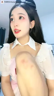 正在播放：#小妲己|#乔宝 ，淫荡小仙女/制服COS/丝袜细腿肥逼自慰01 (猫咪av站频道)