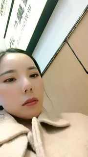 猫咪av站精选视频：震撼！淫荡骚妇，疯狂露出【生理老师在户外】餐厅对面大叔看的目瞪口呆！典型的马路杀手 完整版